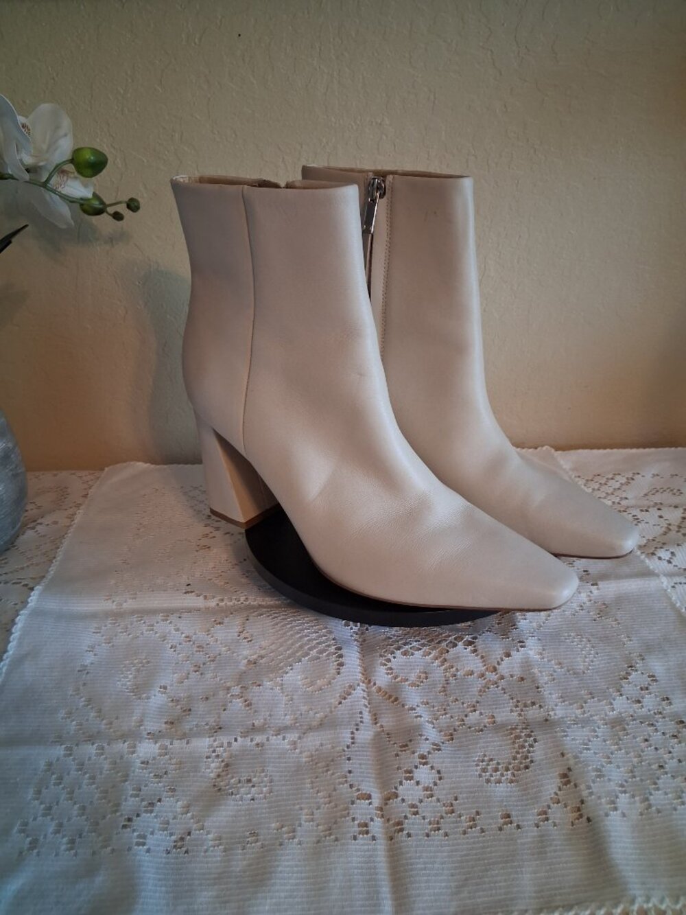 Mark Fisher L.T.D. Yanar pointed toe ankle boots. Ivory shade. Size 9 1/2. - Picture 3 of 15